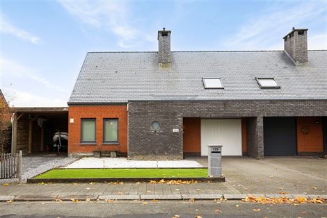 Evergem: dat is centraal wonen met een landelijk dorpsgevoel, op een steenworp van Gent. Een stijlvolle uitstraling en een praktisch woonvolume: dit i...
