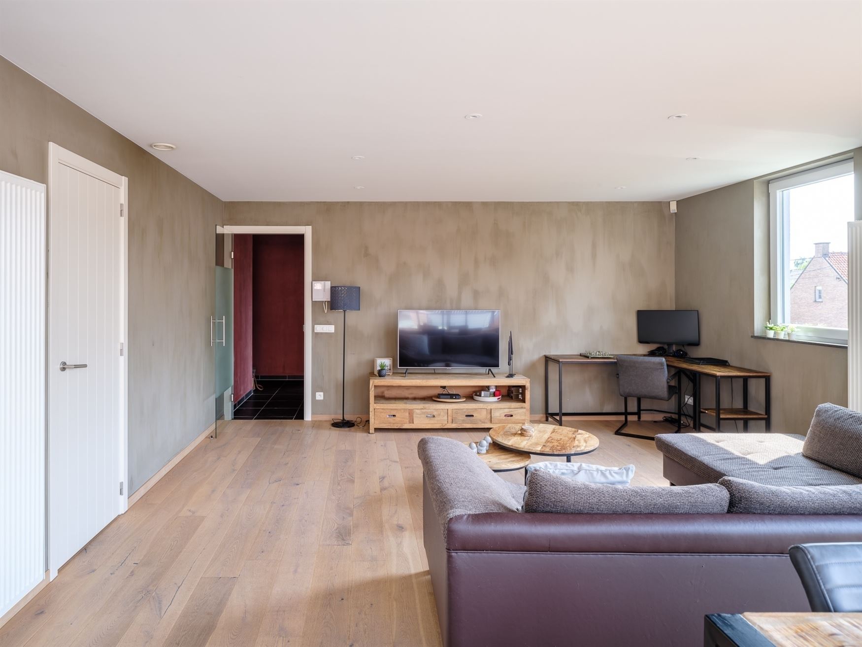 Op de grens tussen Sint-Martens-Latem en De Pinte, geniet dit appartement een uitstekende ligging met een vlotte bereikbaarheid. 
Het appartement dat...