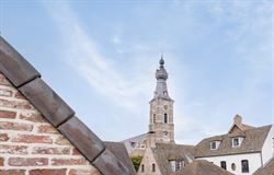 Midden in het pittoreske Hansbeke.
Met als rechtstreekse buren historische gebouwen als de voormalige pastorij, de kerk en het oude gemeentehuis: hie...