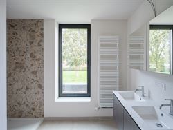 Prachtig landelijk gelegen, vlakbij de gezellige dorpskern Vinkt en op slechts 10 min. van Deinze-centrum.

Op het einde van een doodlopende straat ...