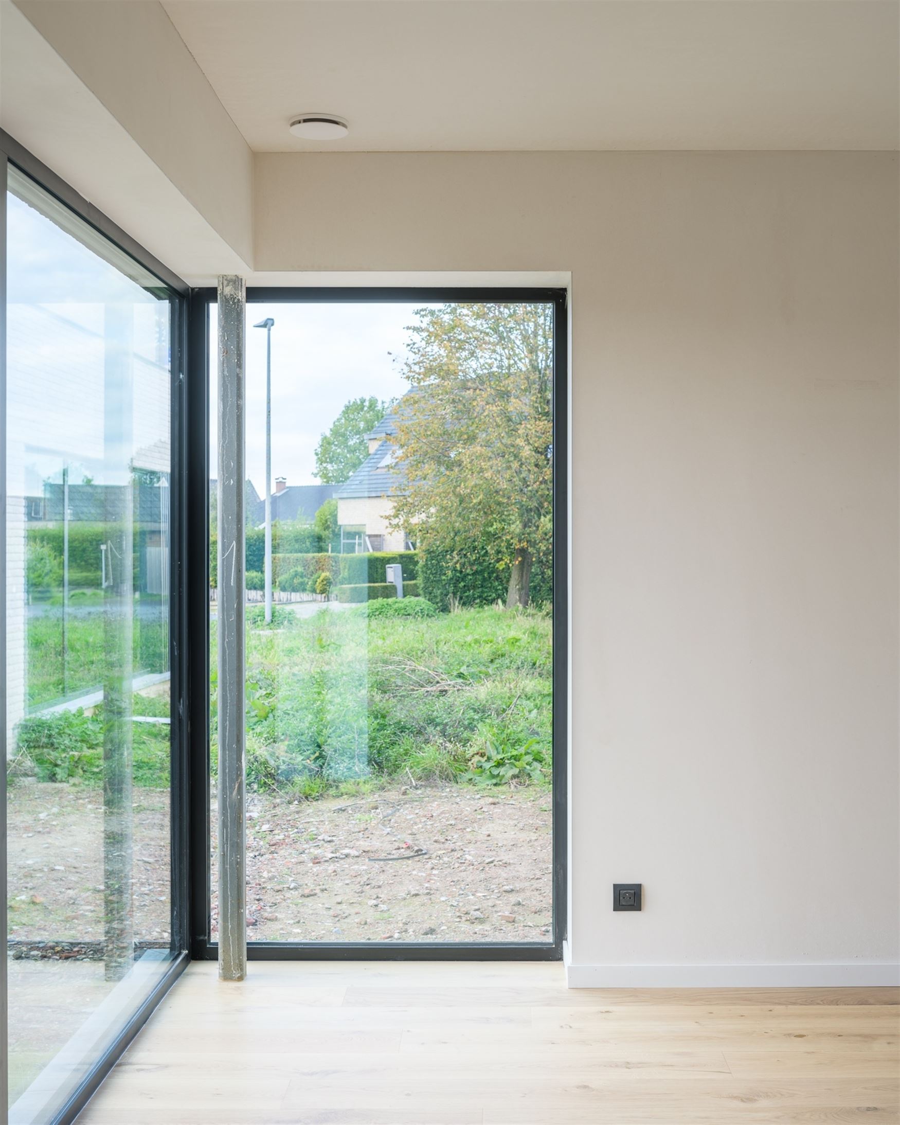 Prachtig landelijk gelegen, vlakbij de gezellige dorpskern Vinkt en op slechts 10 min. van Deinze-centrum.

Op het einde van een doodlopende straat ...