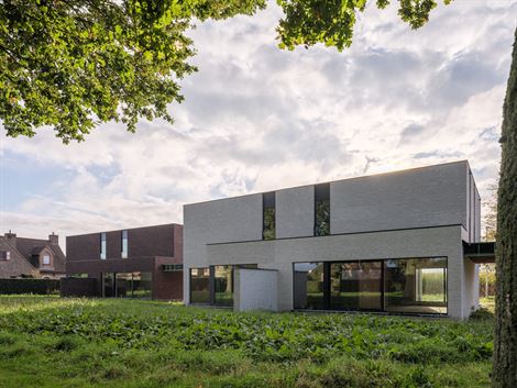 Prachtig landelijk gelegen, vlakbij de gezellige dorpskern Vinkt en op slechts 10 min. van Deinze-centrum.

Op het einde van een doodlopende straat ...
