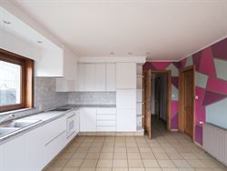 Schitterende ligging: net over de grens met Drongen, op het grondgebied van Landegem. Dankzij de nabijheid van de E40 geniet je hier van een vlotte be...