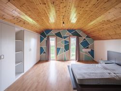 Schitterende ligging: net over de grens met Drongen, op het grondgebied van Landegem. Dankzij de nabijheid van de E40 geniet je hier van een vlotte be...