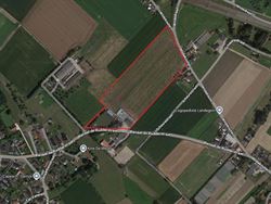 Schitterende ligging: net over de grens met Drongen, op het grondgebied van Landegem. Dankzij de nabijheid van de E40 geniet je hier van een vlotte be...