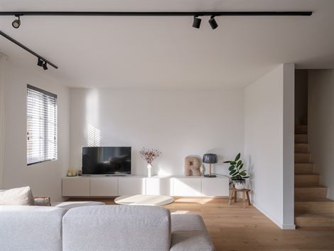 Net voorbij Nazareth, centraal tussen Gent en Oudenaarde, vind je deze knappe jongbouw (2020). Gelegen nabij het pittoreske centrum van Asper en omrin...