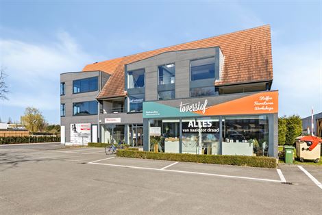 WENST U EEN BEZOEK? SURF NAAR ONZE SITE: WWW.INFINIMO.BE > ZOEK DE DESBETREFFENDE EIGENDOM > REGISTREER U VIA DE KNOP ‘PLAN EEN BEZOEK’.
Dit ruim...