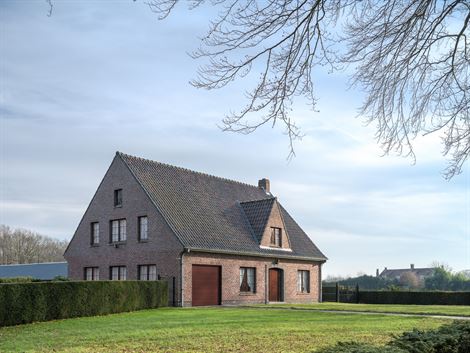 Landelijk wonen met ruimte, rust en mogelijkheden. 
In een charmante dreef met volwassen bomen, omgeven door groen, privacy en slechts lokaal verkeer...