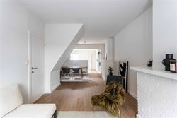 In de pittoreske dorpskern van Sint-Denijs-Westrem, op slechts enkele minuten verwijderd van Sint-Martens-Latem en Gent-centrum.

Hier geniet je van...