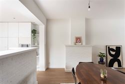 In de pittoreske dorpskern van Sint-Denijs-Westrem, op slechts enkele minuten verwijderd van Sint-Martens-Latem en Gent-centrum.

Hier geniet je van...