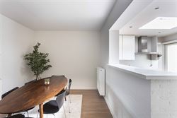 In de pittoreske dorpskern van Sint-Denijs-Westrem, op slechts enkele minuten verwijderd van Sint-Martens-Latem en Gent-centrum.

Hier geniet je van...