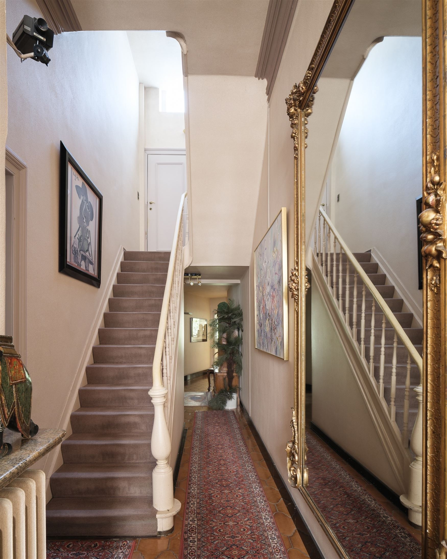 Renovatieplicht niet van toepassing omwille van vaststelling als bouwkundig erfgoed.

Centraal gelegen tussen Brussel en Gent én op wandelafstand v...