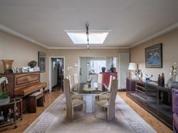 Renovatieplicht niet van toepassing omwille van vaststelling als bouwkundig erfgoed.

Centraal gelegen tussen Brussel en Gent én op wandelafstand v...