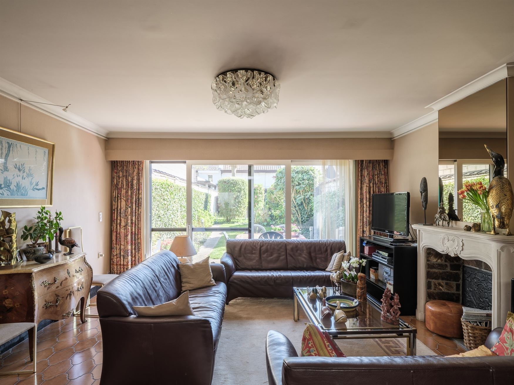 Renovatieplicht niet van toepassing omwille van vaststelling als bouwkundig erfgoed.

Centraal gelegen tussen Brussel en Gent én op wandelafstand v...