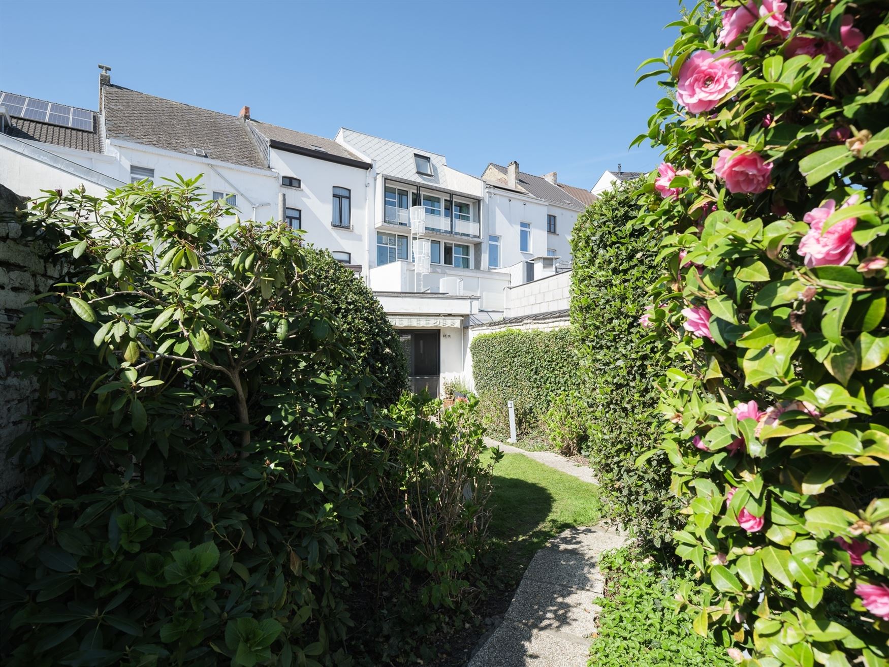 Renovatieplicht niet van toepassing omwille van vaststelling als bouwkundig erfgoed.

Centraal gelegen tussen Brussel en Gent én op wandelafstand v...