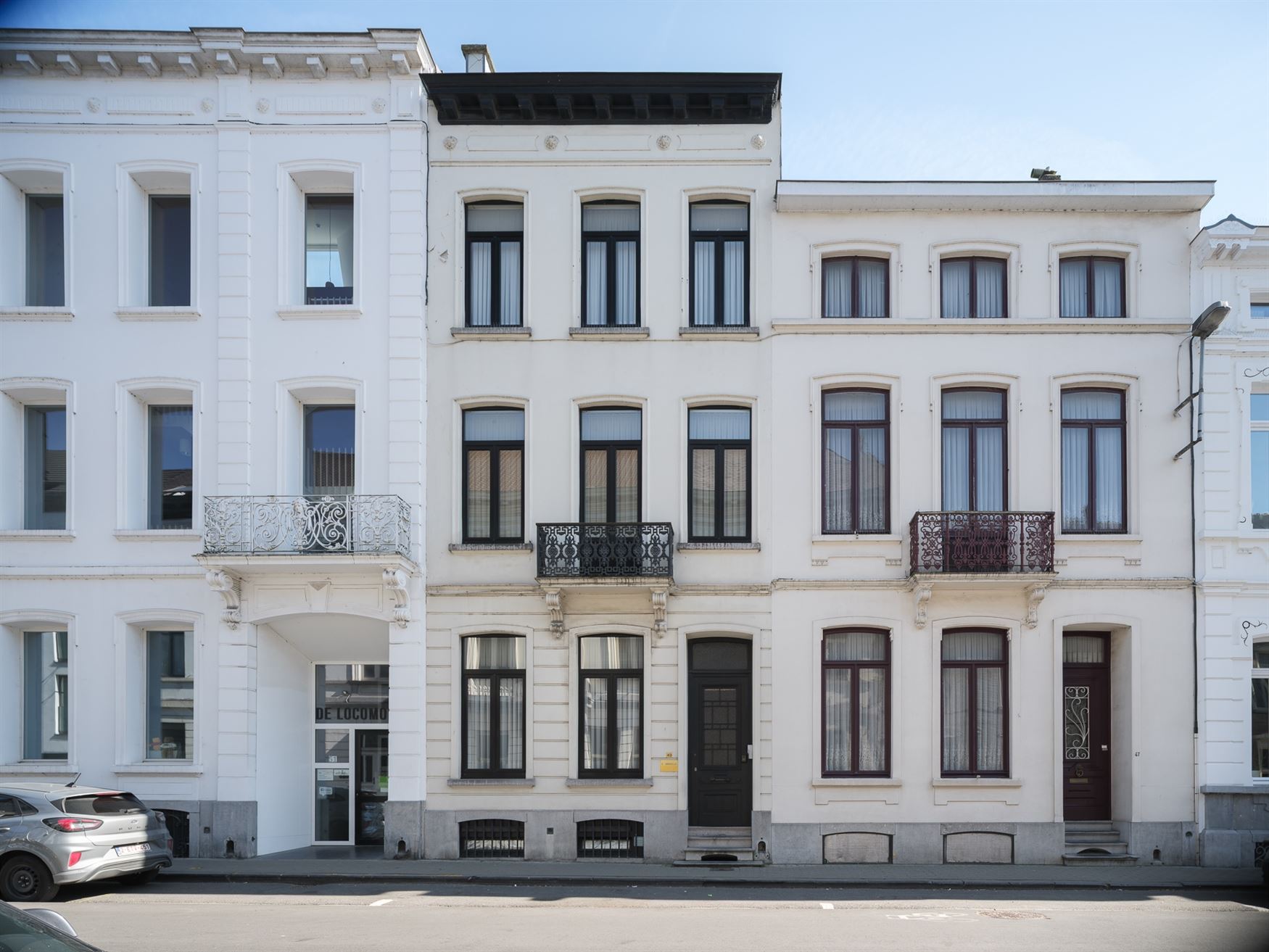 Renovatieplicht niet van toepassing omwille van vaststelling als bouwkundig erfgoed.

Centraal gelegen tussen Brussel en Gent én op wandelafstand v...