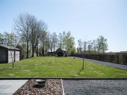 Bouw nu uw droomwoning op dit uitzonderlijke perceel van 2.280 m² in het rustige Zomergem. Met een breedte van 23 meter en bijna 100 meter diep en ge...