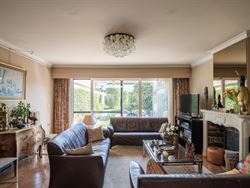 Renovatieplicht niet van toepassing omwille van vaststelling als bouwkundig erfgoed.

Centraal gelegen tussen Brussel en Gent én op wandelafstand v...