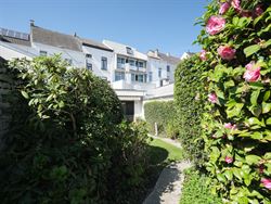 Renovatieplicht niet van toepassing omwille van vaststelling als bouwkundig erfgoed.

Centraal gelegen tussen Brussel en Gent én op wandelafstand v...