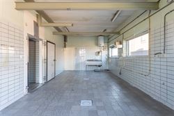 Unieke investeringsopportuniteit in Mariakerke, vlakbij het centrum van Gent.
Gelegen op een charmant pleintje in een populaire en residentiële buur...