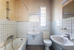 Unieke investeringsopportuniteit in Mariakerke, vlakbij het centrum van Gent.
Gelegen op een charmant pleintje in een populaire en residentiële buur...