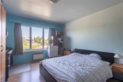 Unieke investeringsopportuniteit in Mariakerke, vlakbij het centrum van Gent.
Gelegen op een charmant pleintje in een populaire en residentiële buur...