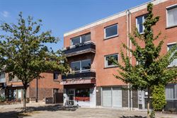 Unieke investeringsopportuniteit in Mariakerke, vlakbij het centrum van Gent.
Gelegen op een charmant pleintje in een populaire en residentiële buur...