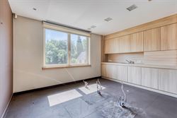 WENST U EEN BEZOEK? SURF NAAR ONZE SITE: WWW.INFINIMO.BE > ZOEK DE DESBETREFFENDE EIGENDOM > REGISTREER U VIA DE KNOP ‘PLAN EEN BEZOEK’.
Stap bin...