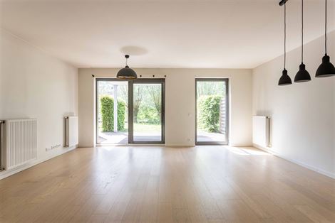 Deinze heeft veel te bieden. Vlakbij de Leie geniet je hier volop van groen, maar ook: gezellige bars, hippe restaurants en het Marktplein vlakbij.
M...