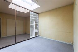 Unieke investeringsopportuniteit in Mariakerke, vlakbij het centrum van Gent.
Gelegen op een charmant pleintje in een populaire en residentiële buur...