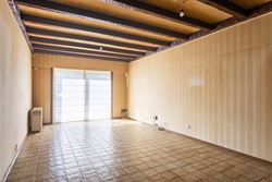 Unieke investeringsopportuniteit in Mariakerke, vlakbij het centrum van Gent.
Gelegen op een charmant pleintje in een populaire en residentiële buur...