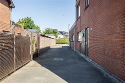 Unieke investeringsopportuniteit in Mariakerke, vlakbij het centrum van Gent.
Gelegen op een charmant pleintje in een populaire en residentiële buur...