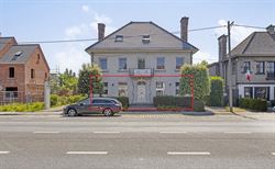 WENST U EEN BEZOEK? SURF NAAR ONZE SITE: WWW.INFINIMO.BE > ZOEK DE DESBETREFFENDE EIGENDOM > REGISTREER U VIA DE KNOP ‘PLAN EEN BEZOEK’.
Stap bin...