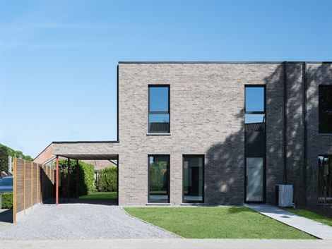 Verkoop onder BTW stelsel (6%) of registratierechten mogelijk.
Knappe nieuwbouwwoning op toplocatie: vlakbij het centrum van Zaffelare én Lochristi;...