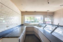 Unieke investeringsopportuniteit in Mariakerke, vlakbij het centrum van Gent.
Gelegen op een charmant pleintje in een populaire en residentiële buur...