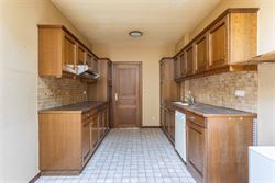 Unieke investeringsopportuniteit in Mariakerke, vlakbij het centrum van Gent.
Gelegen op een charmant pleintje in een populaire en residentiële buur...