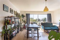 Unieke investeringsopportuniteit in Mariakerke, vlakbij het centrum van Gent.
Gelegen op een charmant pleintje in een populaire en residentiële buur...