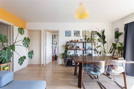 Unieke investeringsopportuniteit in Mariakerke, vlakbij het centrum van Gent.
Gelegen op een charmant pleintje in een populaire en residentiële buur...