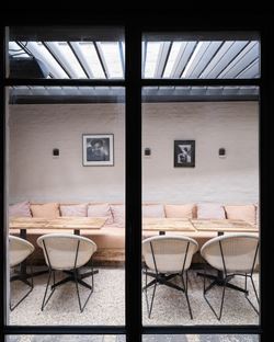 In het centrum van Hansbeke, waar dorpssfeer en gezelligheid elkaar versterken, komt dit karaktervol pand beschikbaar voor verkoop. Een zeldzame kans:...