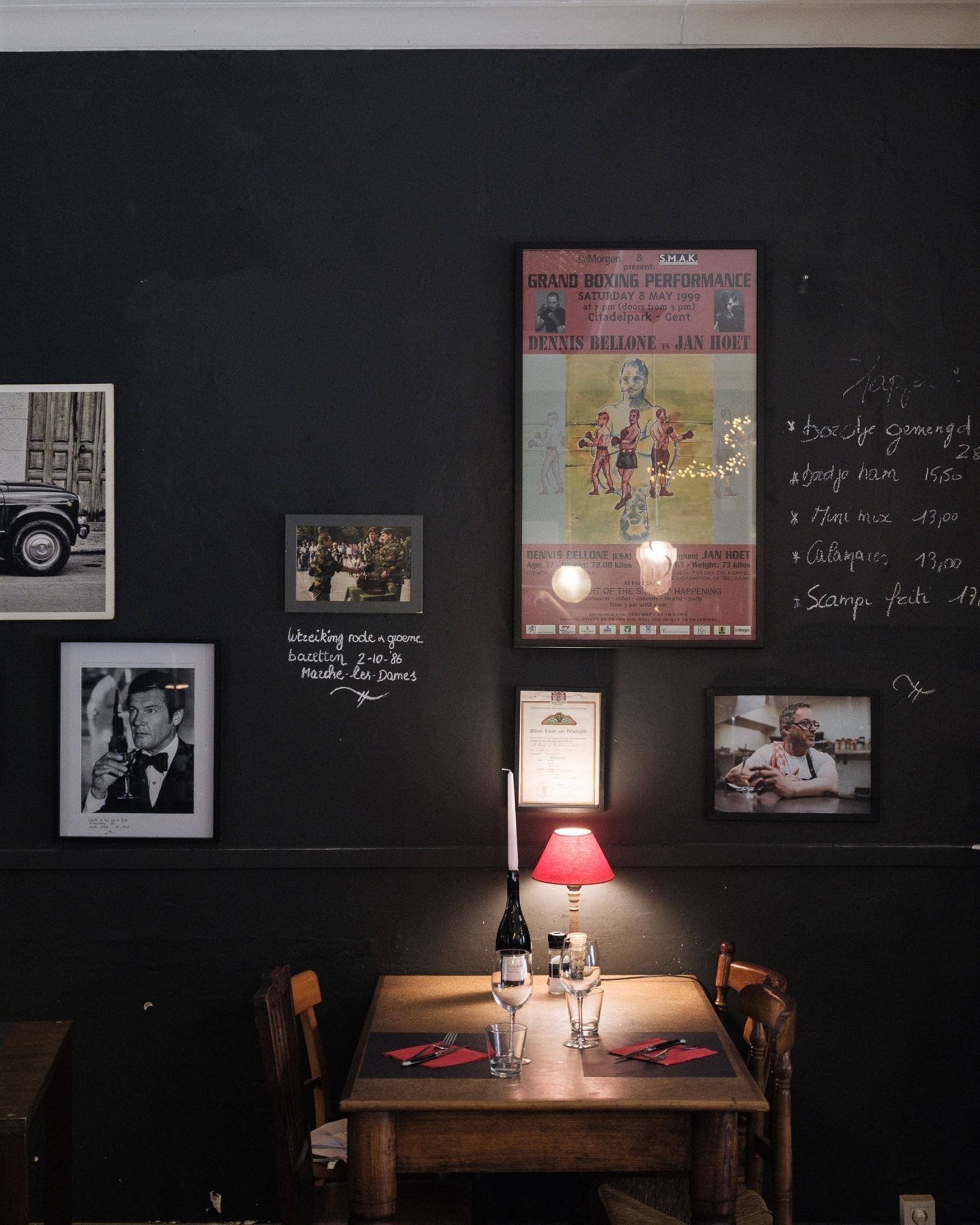 In het centrum van Hansbeke, waar dorpssfeer en gezelligheid elkaar versterken, komt dit karaktervol pand beschikbaar voor verkoop. Een zeldzame kans:...