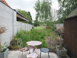 In het centrum van Hansbeke, waar dorpssfeer en gezelligheid elkaar versterken, komt dit karaktervol pand beschikbaar voor verkoop. Een zeldzame kans:...