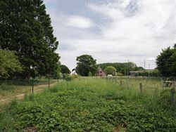 In het centrum van Hansbeke, waar dorpssfeer en gezelligheid elkaar versterken, komt dit karaktervol pand beschikbaar voor verkoop. Een zeldzame kans:...