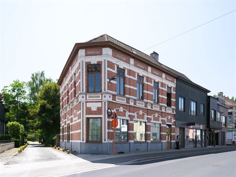 Oostakker: een charmante deelgemeente van Gent. Hier geniet je van een rustige, groene omgeving met een dorps karakter én een vlotte verbinding naar ...