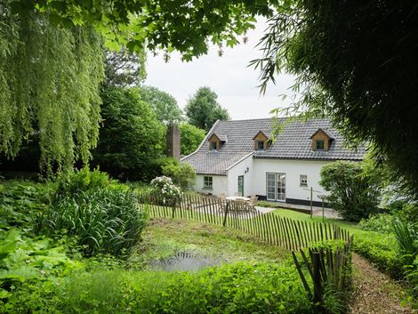 Dikkelvenne, een dorp met een rijke geschiedenis en omgeven door een adembenemend landschap. Gelegen op een kleine helling met daardoor een magnifiek ...