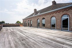 Het voormalige Armhuis van Asper, werd in 1863 opgericht en is een uniek stuk erfgoed met een rijke geschiedenis.
Bijzondere eigendom op een riant pe...