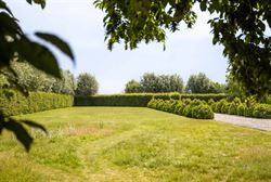 Het voormalige Armhuis van Asper, werd in 1863 opgericht en is een uniek stuk erfgoed met een rijke geschiedenis.
Bijzondere eigendom op een riant pe...