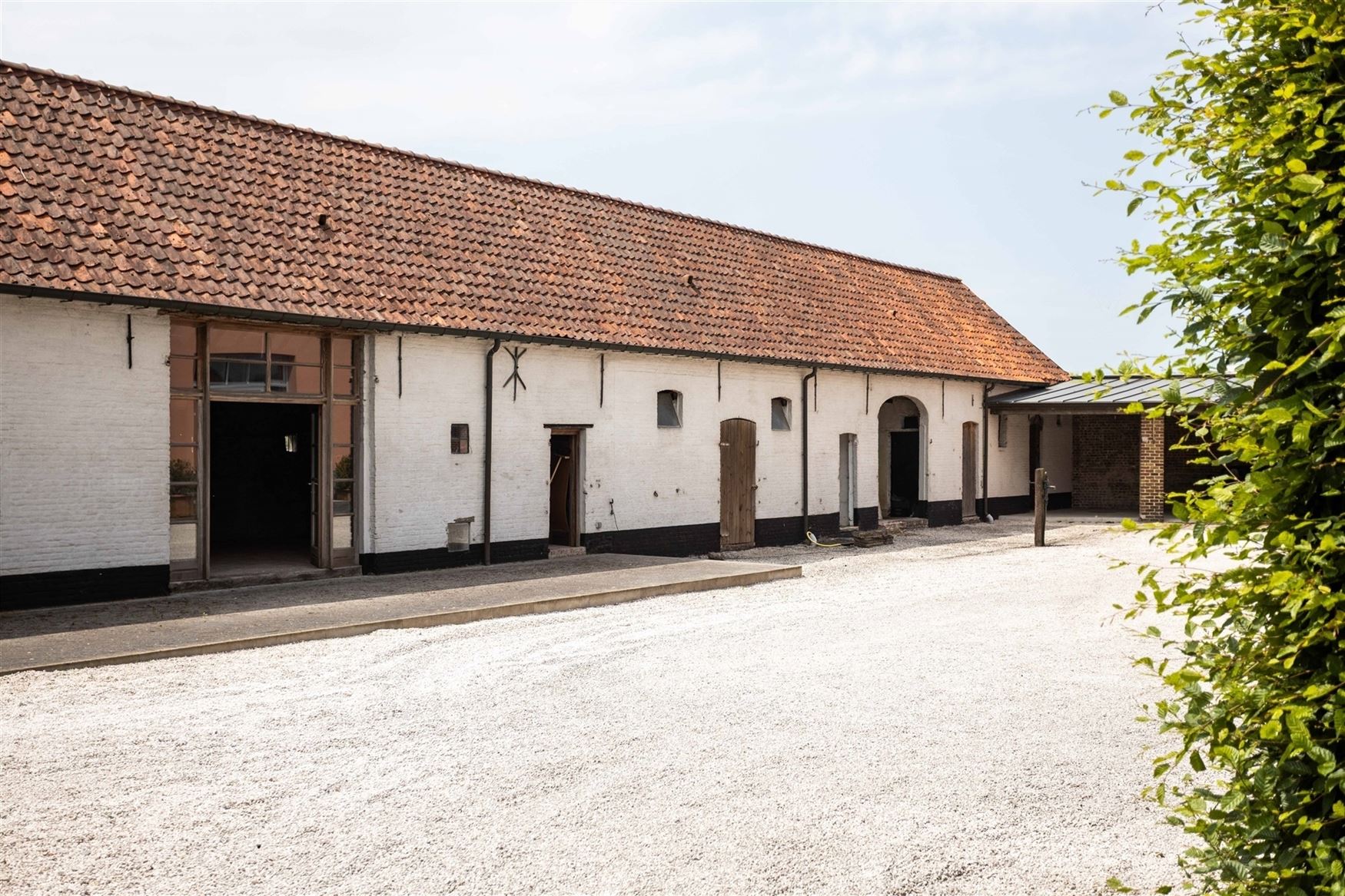 Het voormalige Armhuis van Asper, werd in 1863 opgericht en is een uniek stuk erfgoed met een rijke geschiedenis.
Bijzondere eigendom op een riant pe...