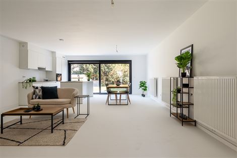 Welkom in deze gloednieuwe woning (2025), gelegen in een rustige, groene omgeving op de grens van Wondelgem en Mariakerke. Hier woon je centraal, met ...