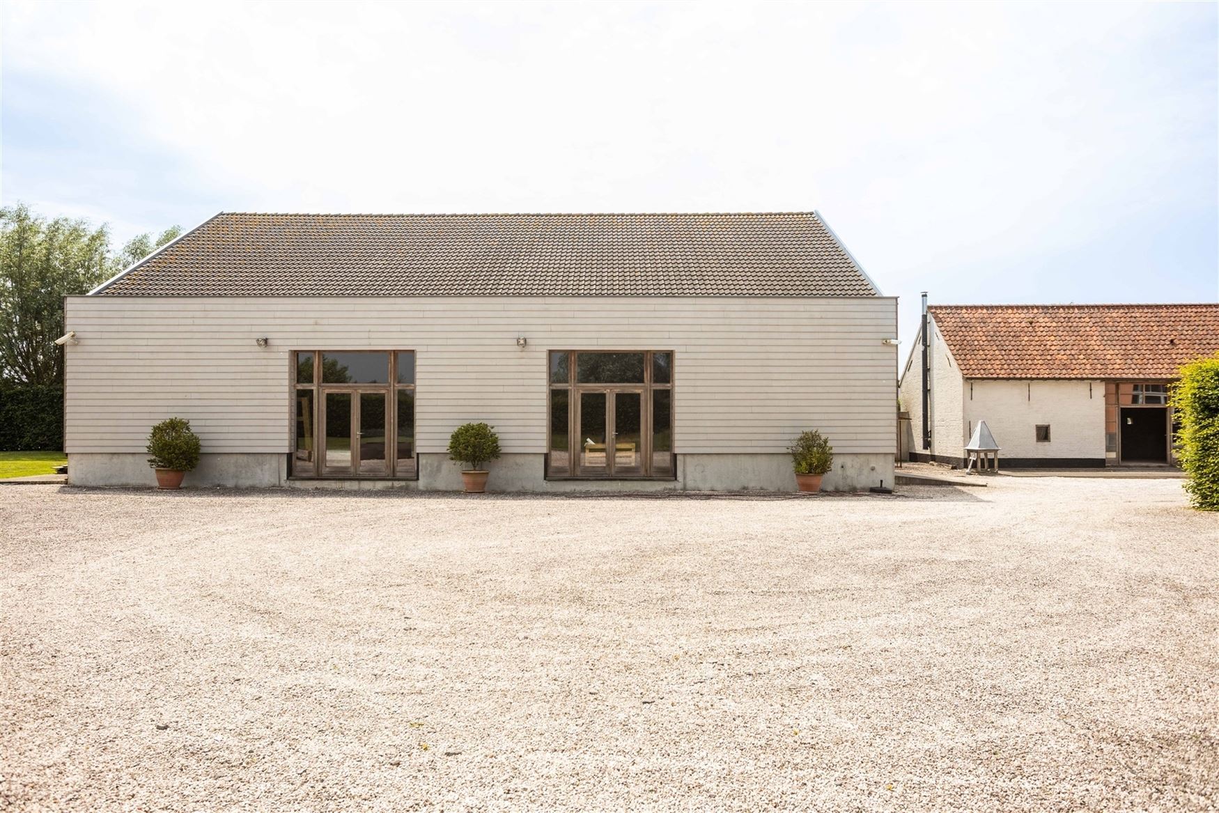 Het voormalige Armhuis van Asper, werd in 1863 opgericht en is een uniek stuk erfgoed met een rijke geschiedenis.
Bijzondere eigendom op een riant pe...
