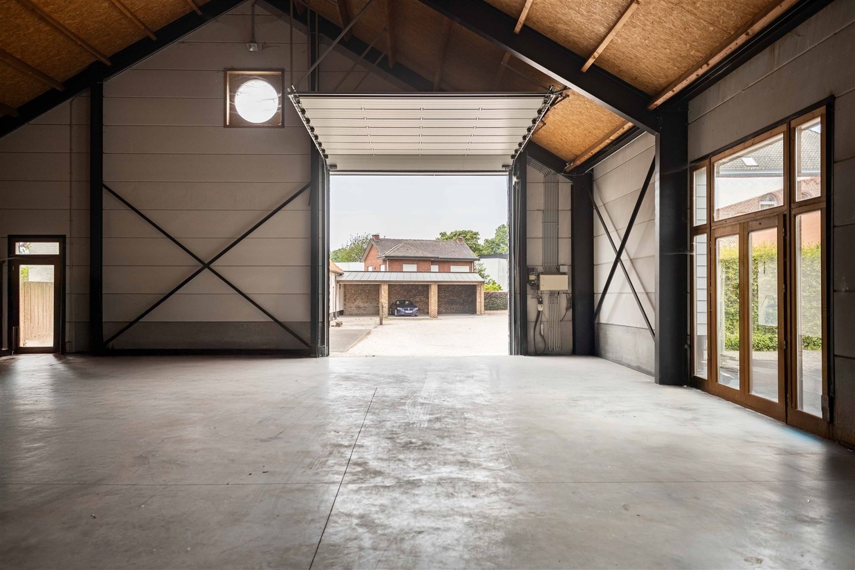 Het voormalige Armhuis van Asper, werd in 1863 opgericht en is een uniek stuk erfgoed met een rijke geschiedenis.
Bijzondere eigendom op een riant pe...